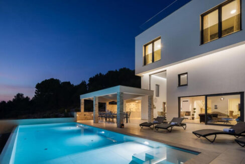 Neue moderne Villa mit Meerblick in der Nähe von Šibenik