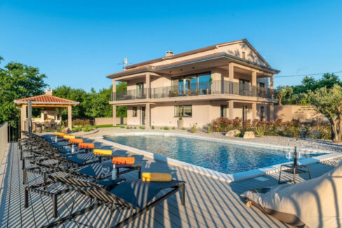 Neue moderne Villa mit traditionellem Charakter - Labin, Istra