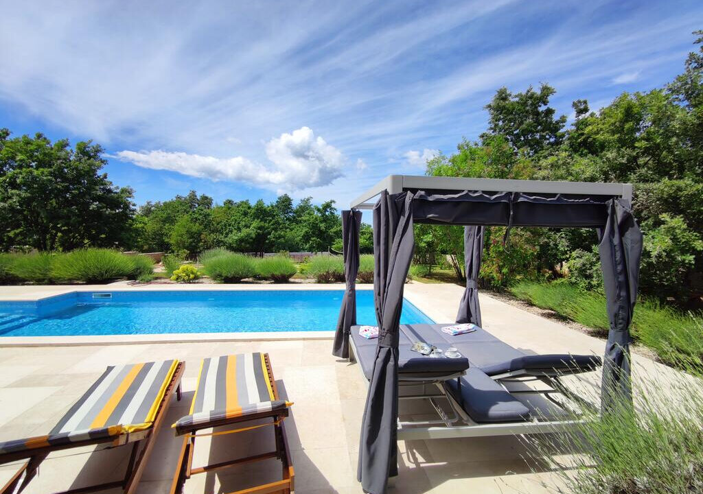 Schönes Einfamilienhaus in der Vorstadt von Pula