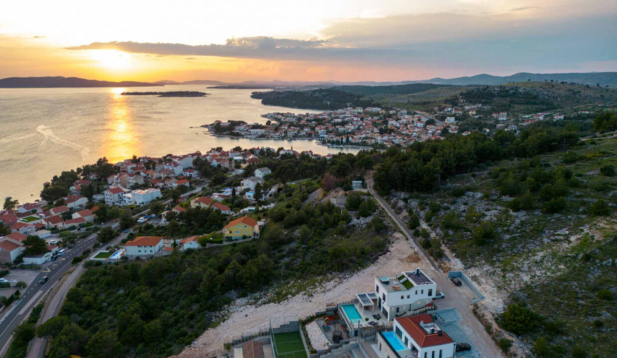 Neue moderne Villa mit Meerblick in der Nähe von Šibenik