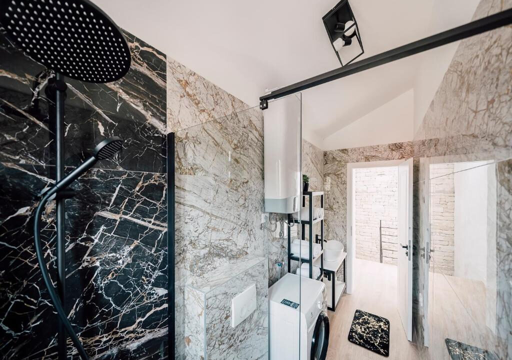 Neue moderne Villa aus Stein in der Region Zadar