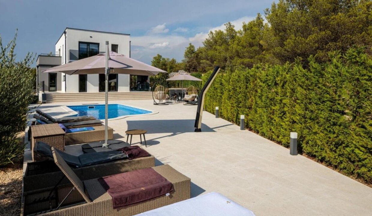 Neues Haus in der Nähe von Šibenik