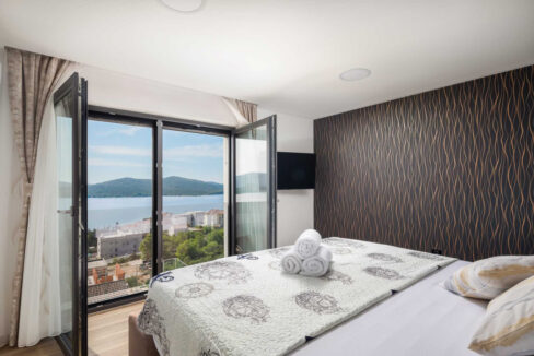 Neue moderne Villa mit Meerblick in der Nähe von Šibenik