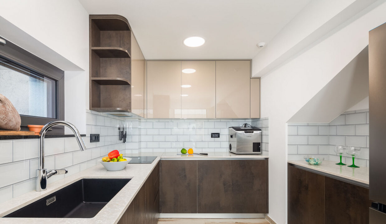 Neue moderne Villa mit Meerblick in der Nähe von Šibenik