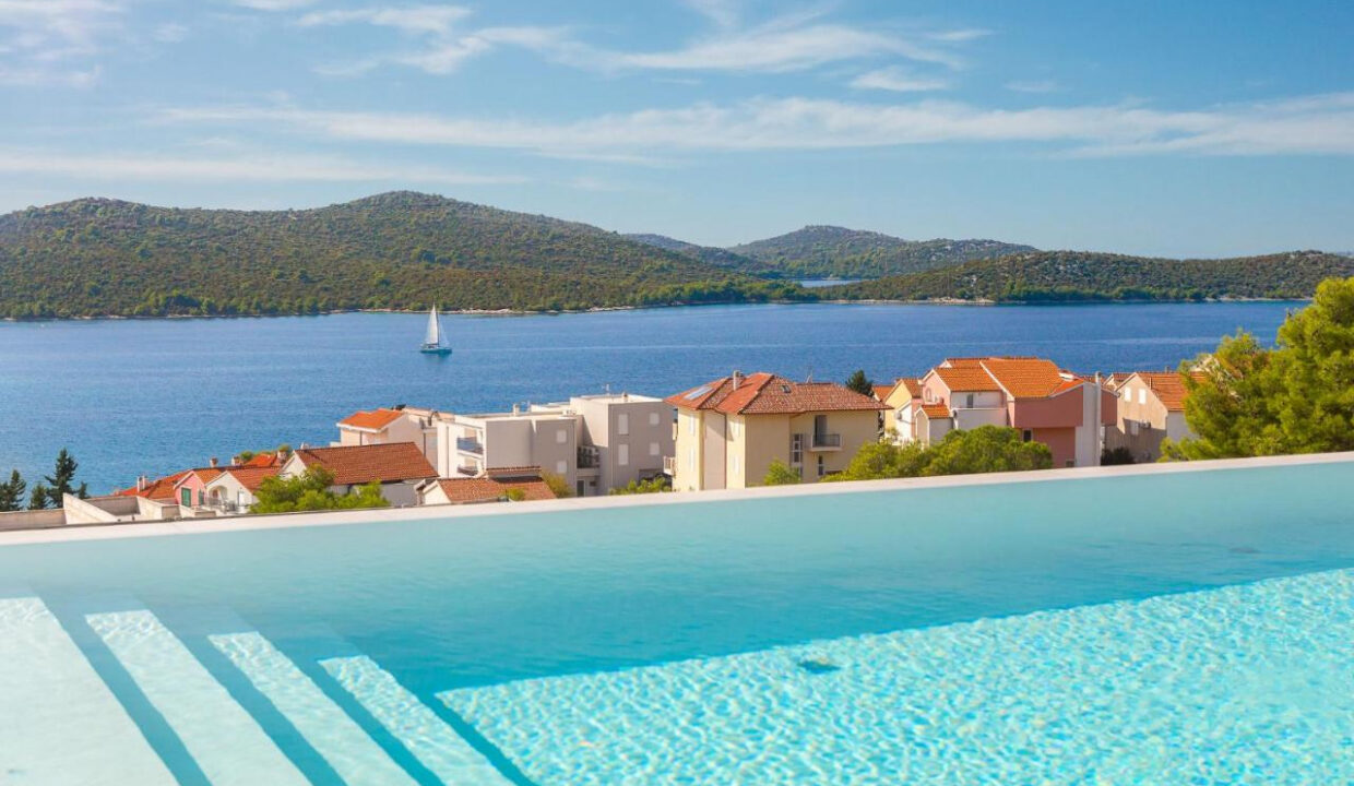 Neue moderne Villa mit Meerblick in der Nähe von Šibenik