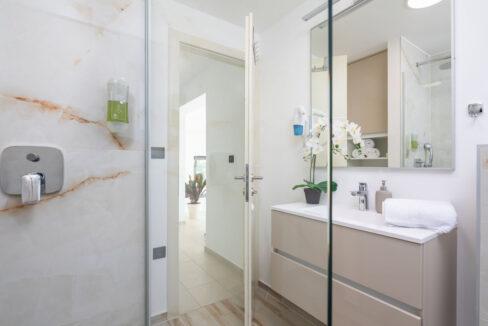 Neue moderne Villa mit Meerblick in der Nähe von Šibenik