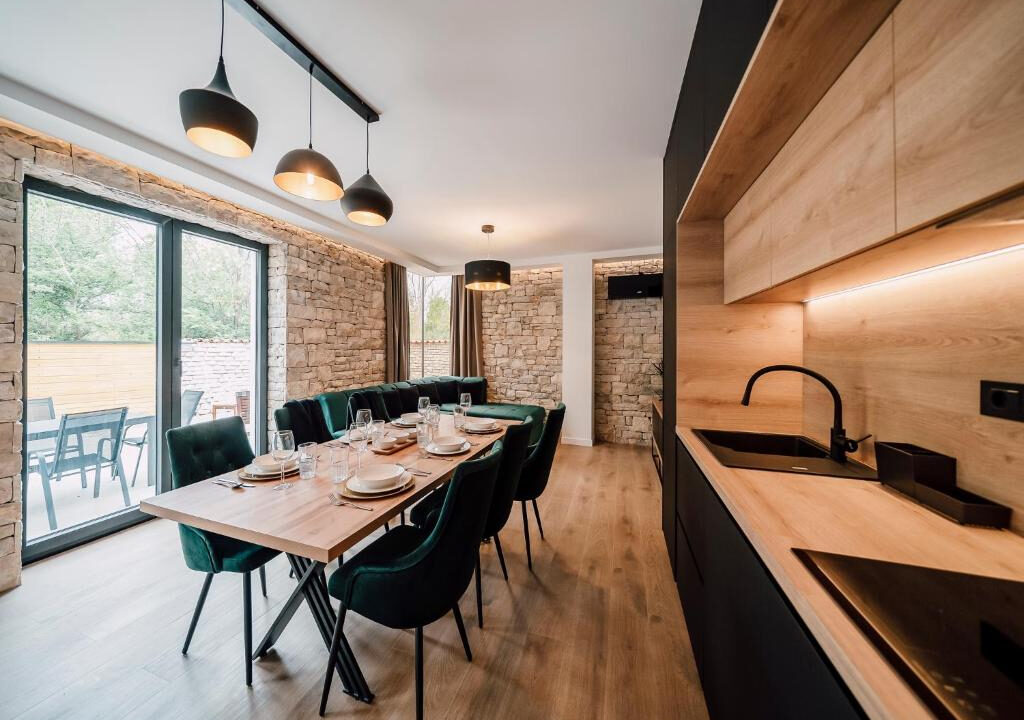 Neue moderne Villa aus Stein in der Region Zadar