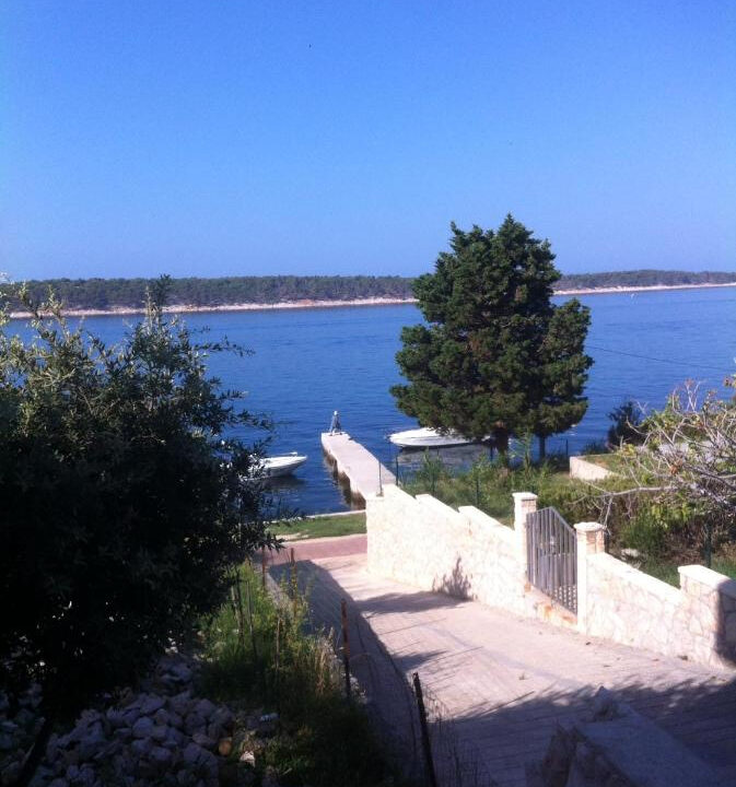 Erstaunliche Villa direkt am Meer auf der Insel Rab