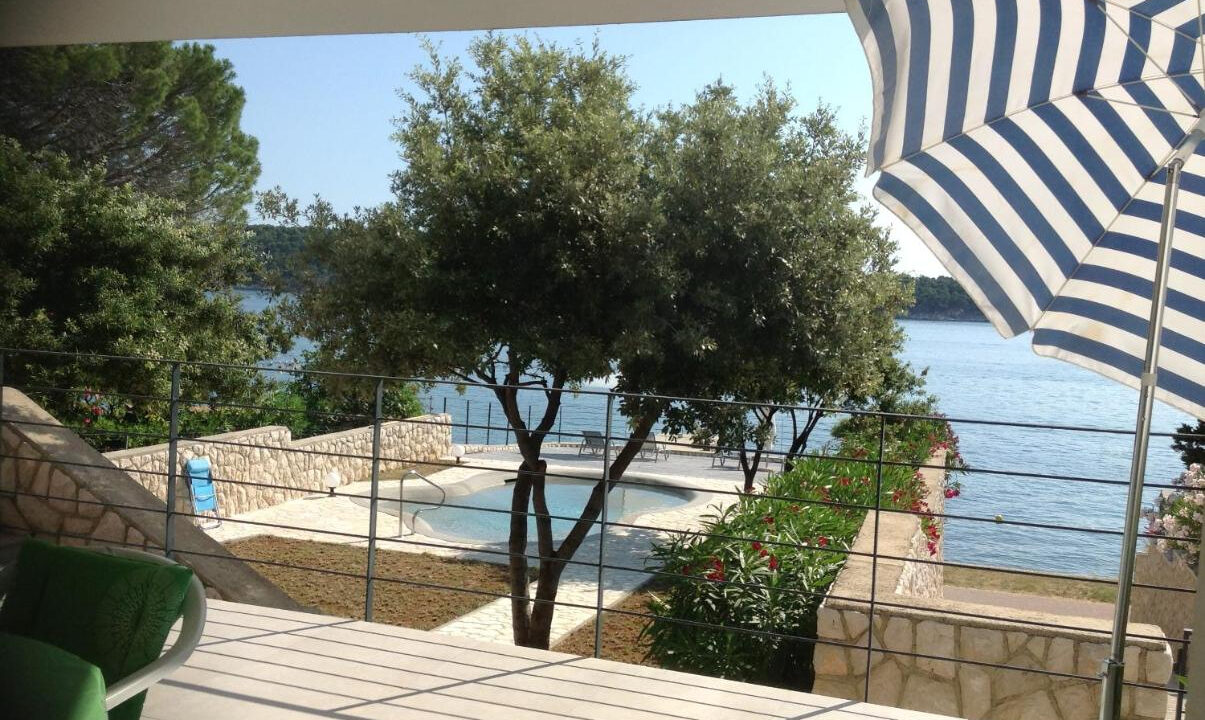 Erstaunliche Villa direkt am Meer auf der Insel Rab