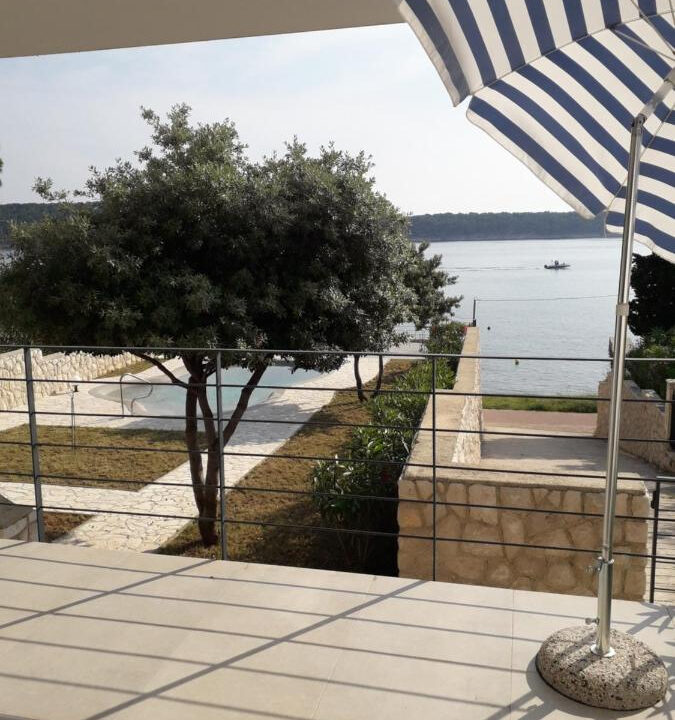 Erstaunliche Villa direkt am Meer auf der Insel Rab