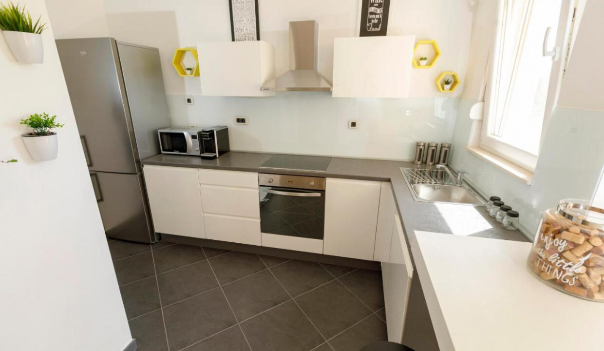 Haus mit Meerblick in Kastel Sucurac