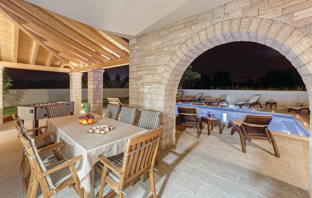 Atemberaubende zweistöckige Villa - Region Pula