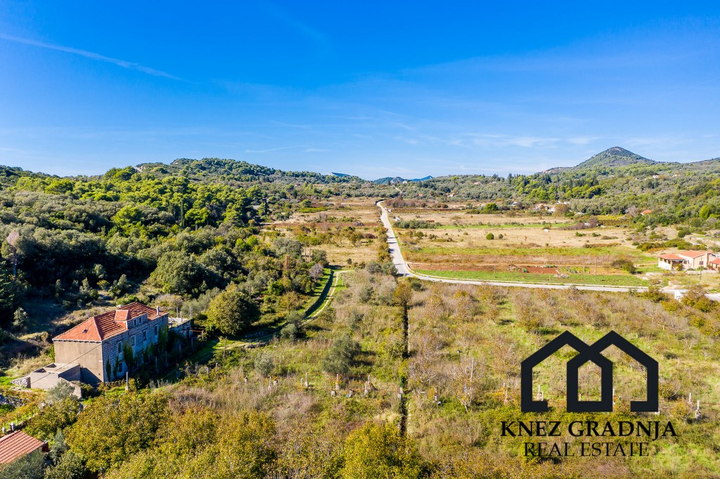 Erstaunliche handgefertigte Steinvilla auf der Insel Sipan