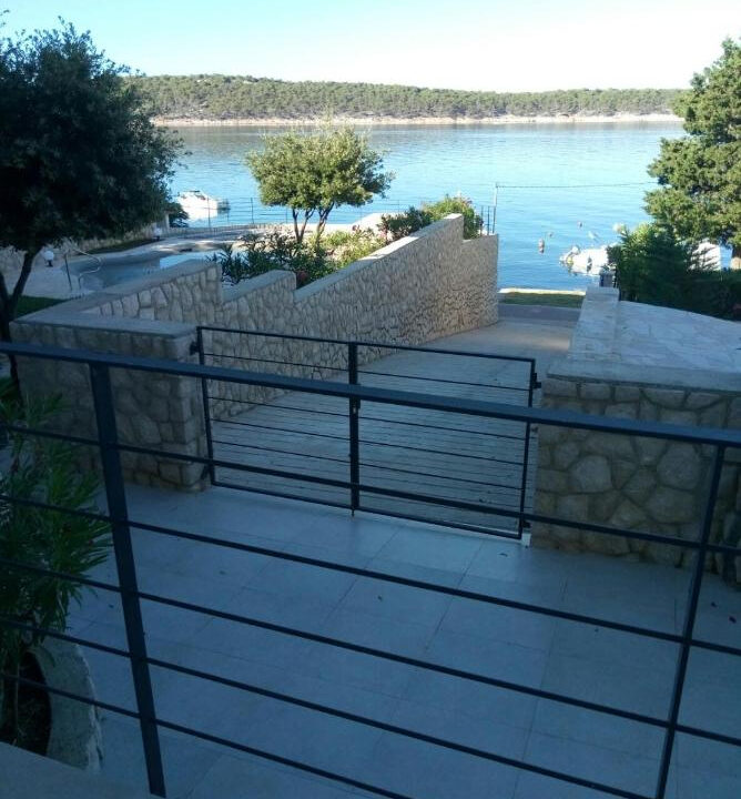 Erstaunliche Villa direkt am Meer auf der Insel Rab