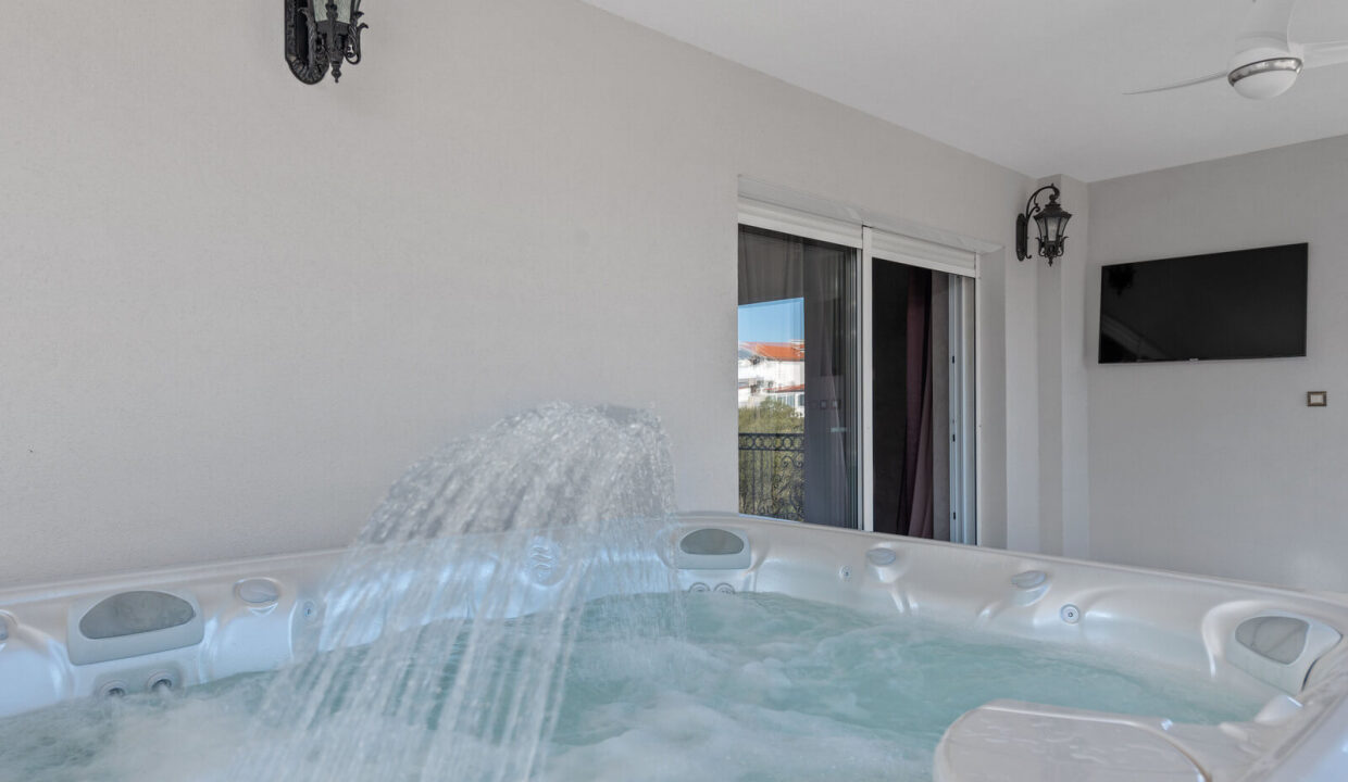 Exklusive Villa direkt am Meer in Vodice