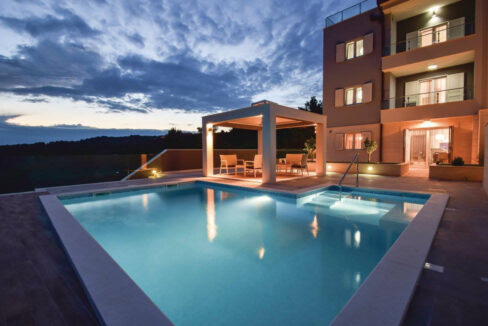 Atemberaubende Doppelhaushälfte Rogoznica