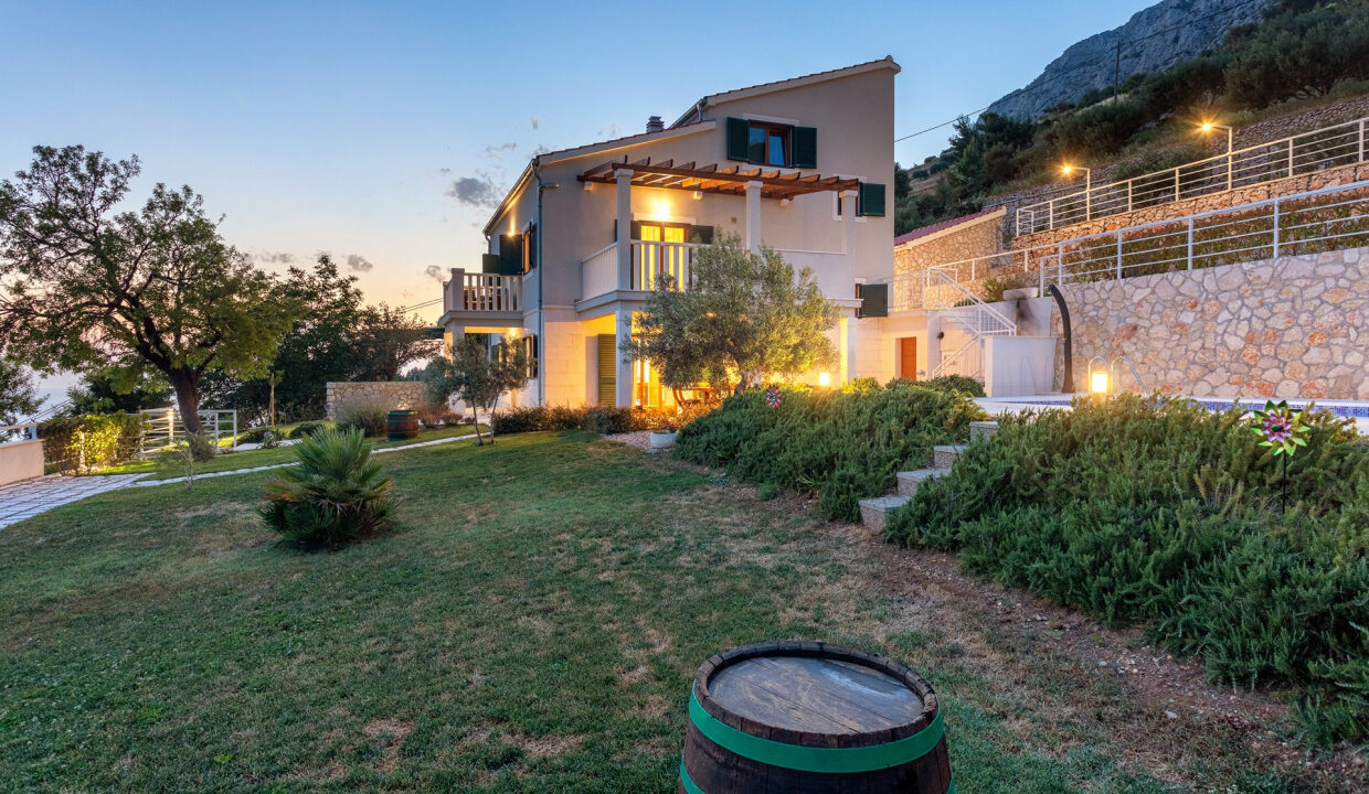 Steinhaus mit Meerblick in Omis