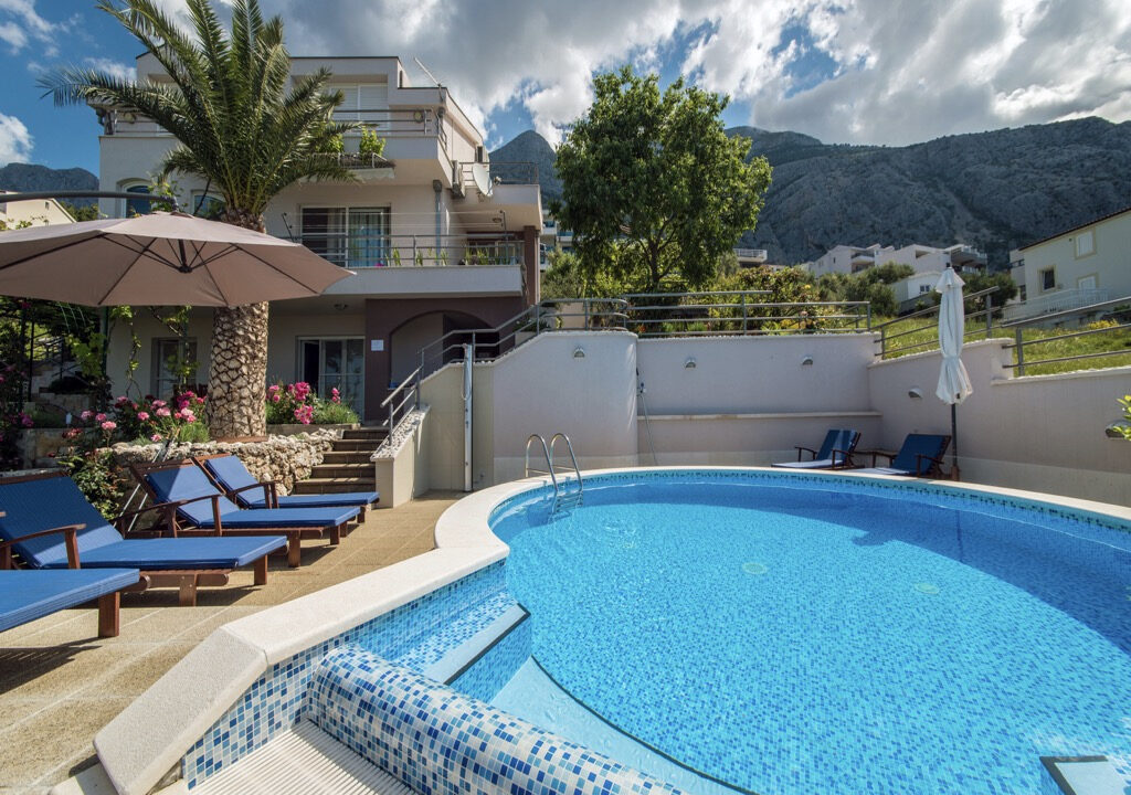 Haus mit Garten und Meerblick in Makarska