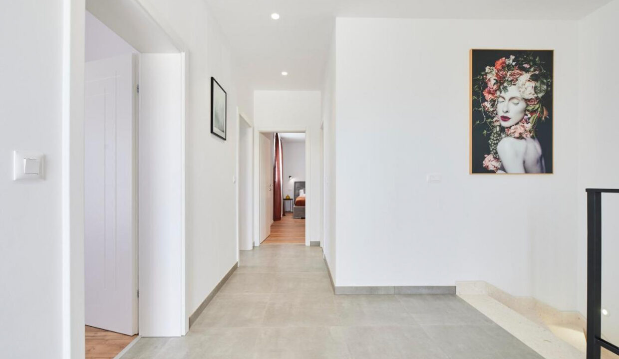 Haus im modernen Stil in Kastela