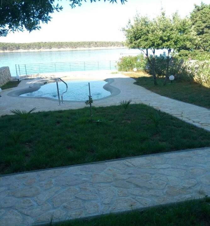 Erstaunliche Villa direkt am Meer auf der Insel Rab