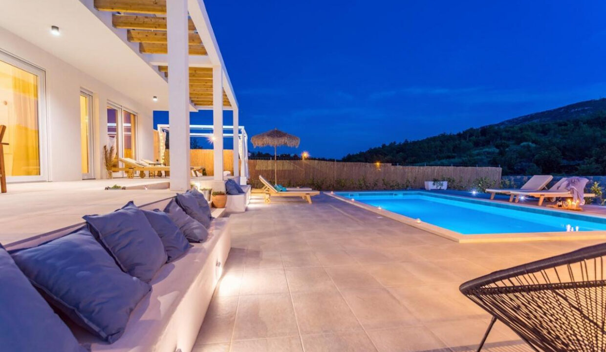 Wunderschöne weiße Villa bei Omis