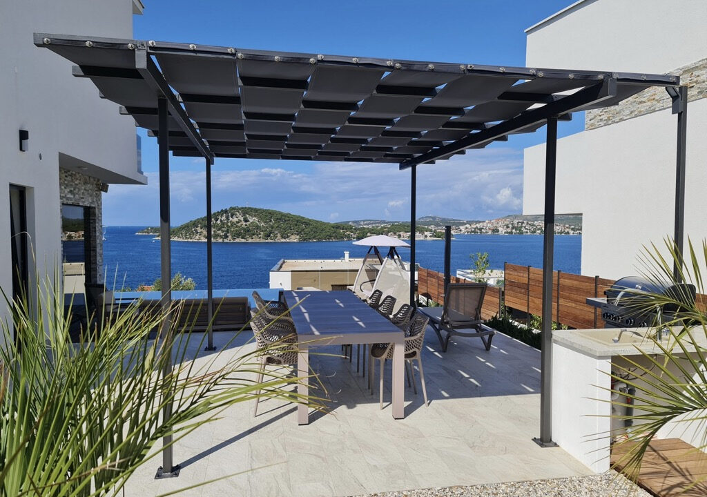 Neue moderne Villa mit Meerblick in Rogoznica