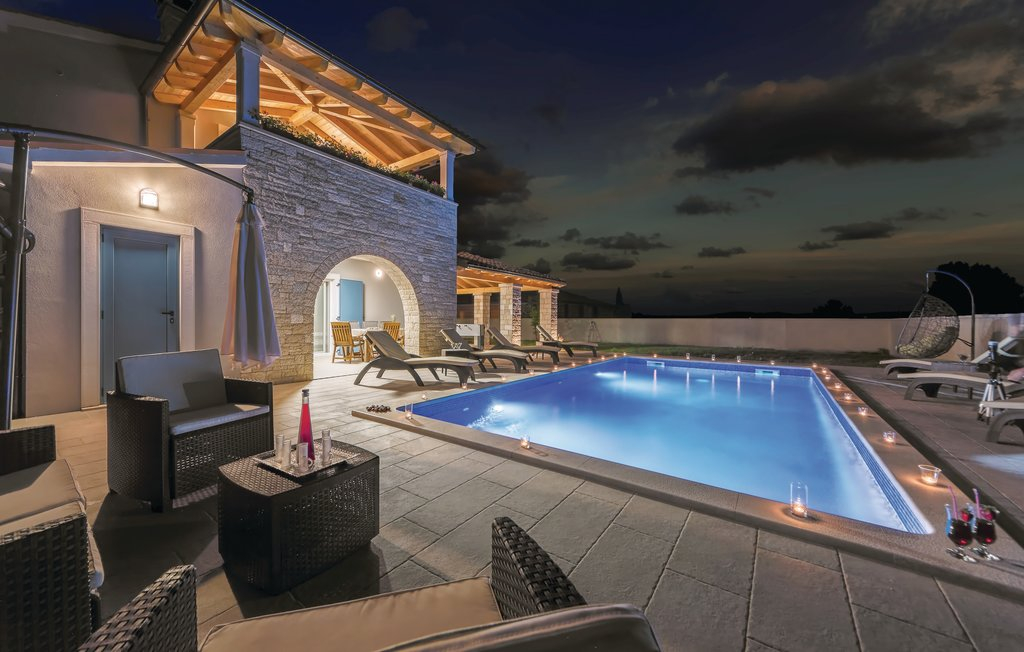 Atemberaubende zweistöckige Villa - Region Pula