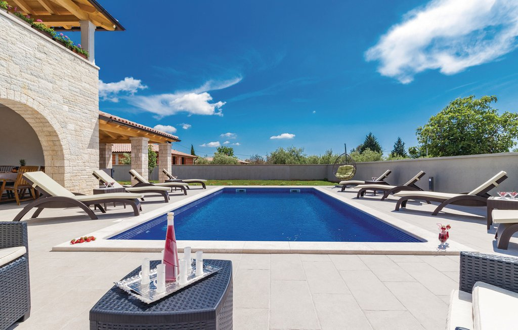 Atemberaubende zweistöckige Villa - Region Pula