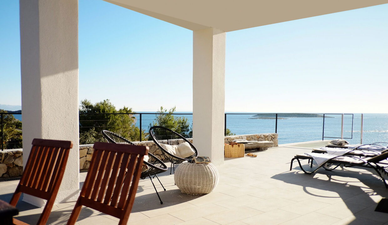 Weißes Haus mit Meerblick auf der Insel Vis