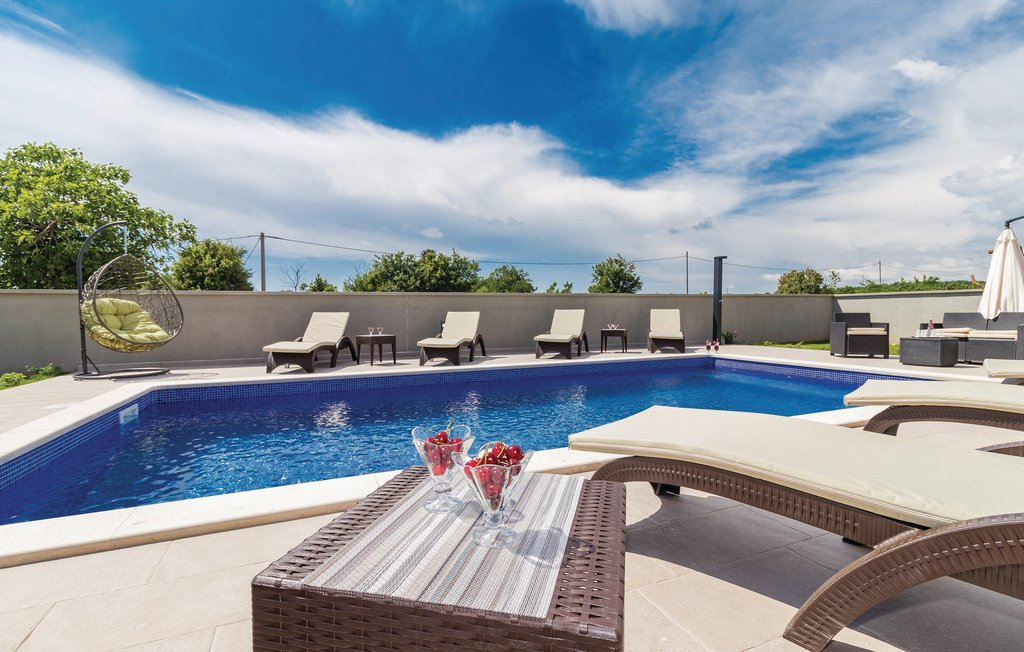 Atemberaubende zweistöckige Villa - Region Pula