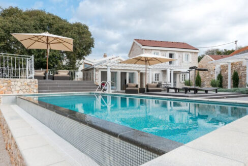 Steinvilla im Kolonialstil - Drvenik Mali, Split