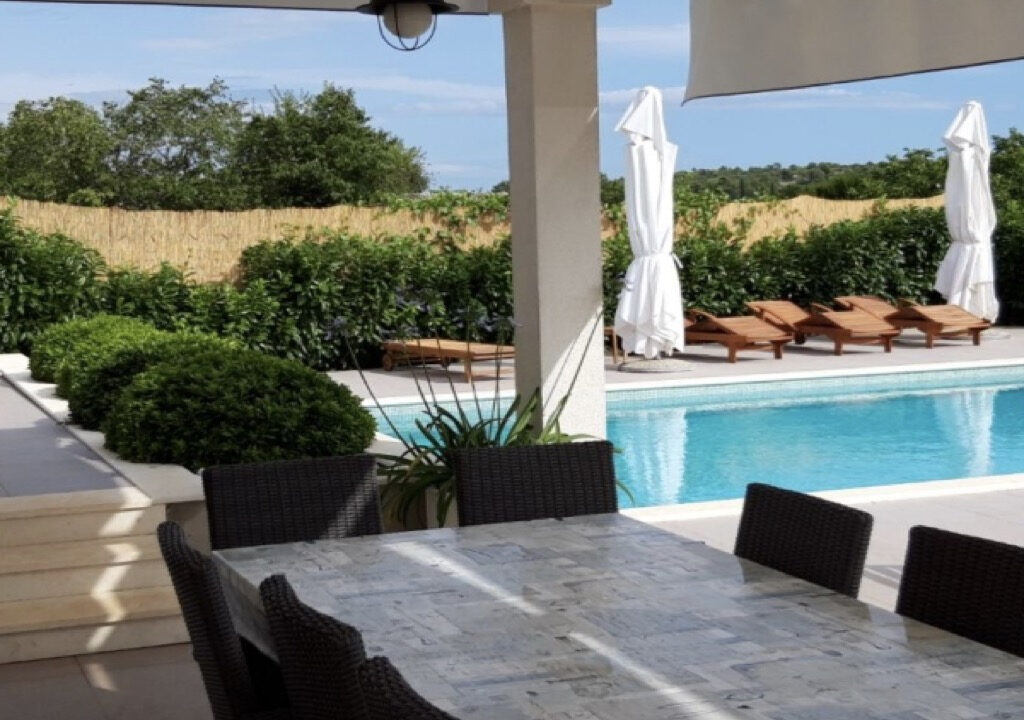 Neues modernes Haus auf der Insel Solta