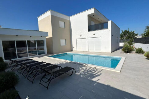 Haus im modernen Stil in Kastela