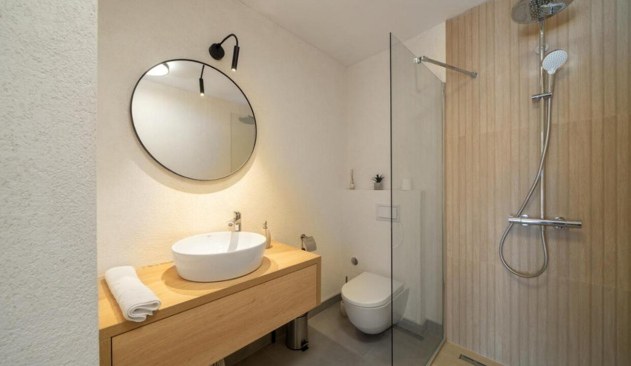 Villa aus Stein direkt am Meer auf der Insel Brac