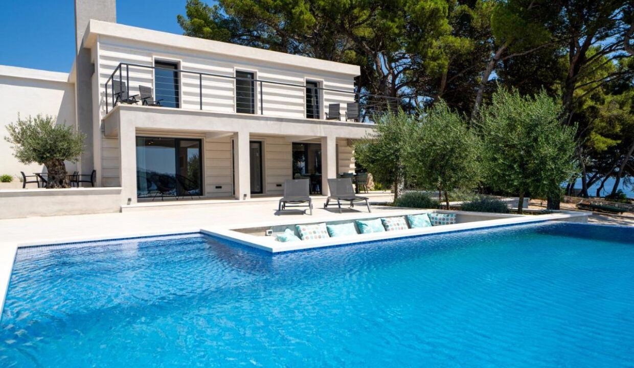 Villa aus Stein direkt am Meer auf der Insel Brac