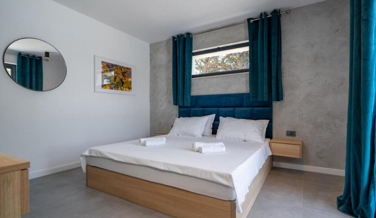 Villa aus Stein direkt am Meer auf der Insel Brac