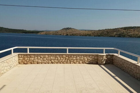 Haus am Meer in der Nähe von Šibenik