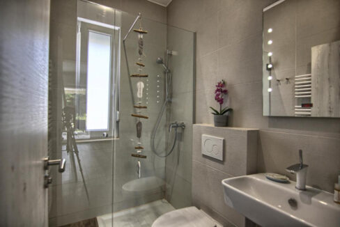 Grundstück am Meer Pakostane