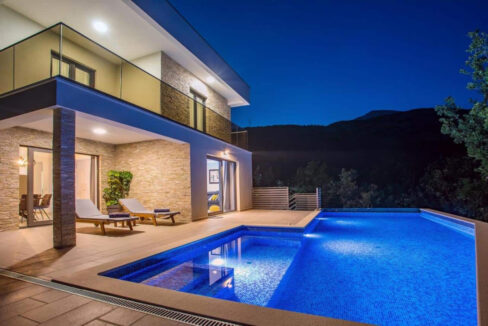 Modernes Haus in der Region Omis