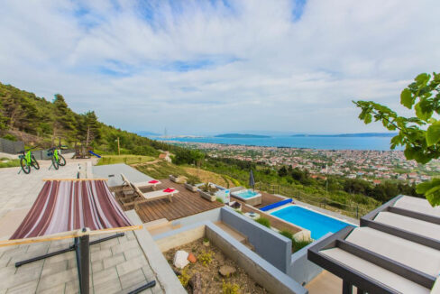 Villa mit Meerblick in einem Vorort von Split