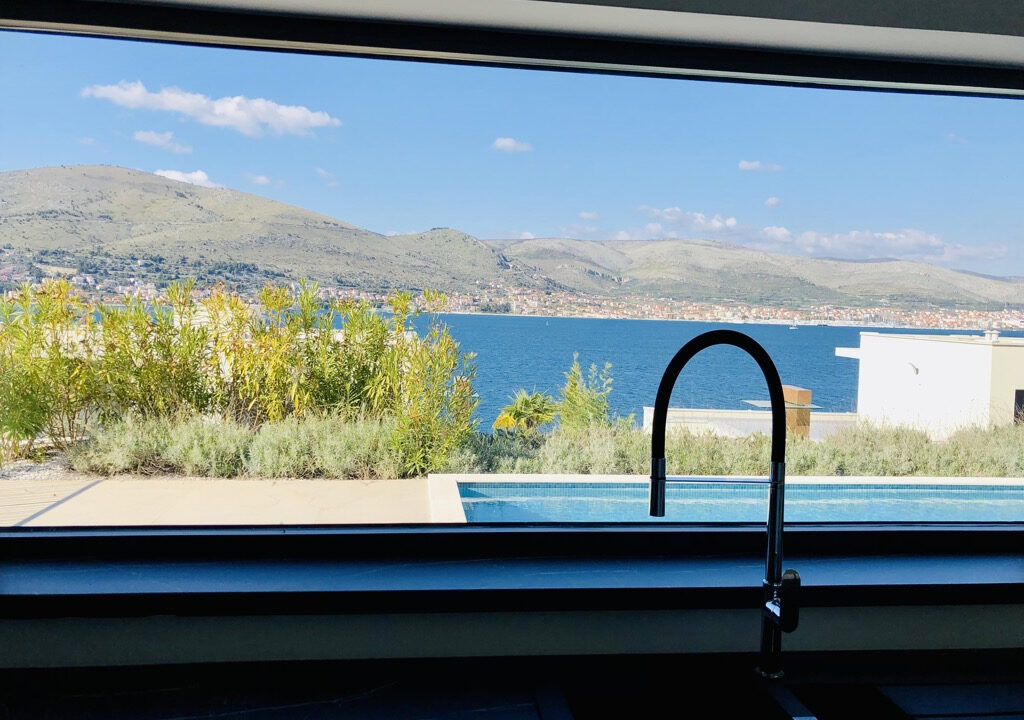 Neue moderne Villa auf Ciovo, nahe am Meer