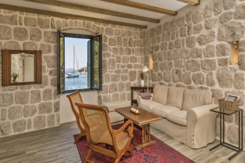Steinhaus am Meer auf der Insel Sipan